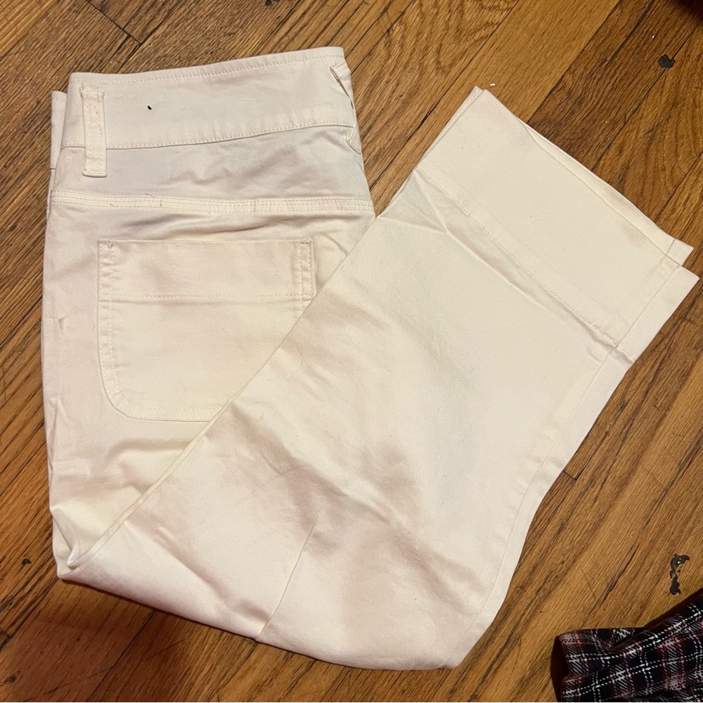 Burberry Golf Women's White Capri Pant Size 4